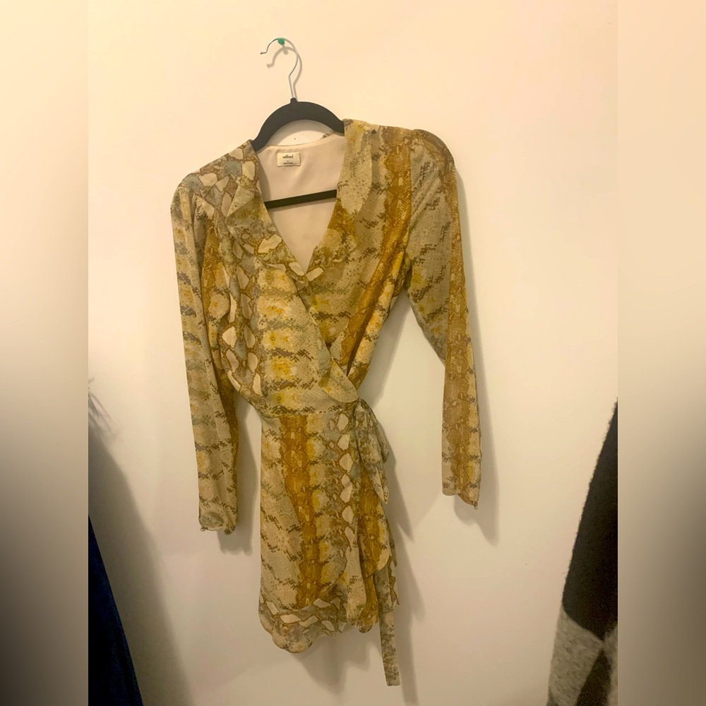Snake skin wrap dress aritzia wilfred small beige brown cream burnt orange tone